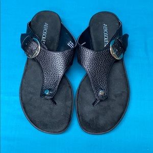 Aerosoles Black Thong Sandals with Buckle 7M